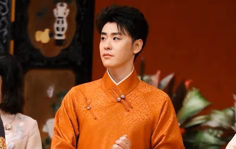 32歲相聲演員張雲雷近照曝光,面相圓潤身形臃腫,撞臉師弟岳雲鵬