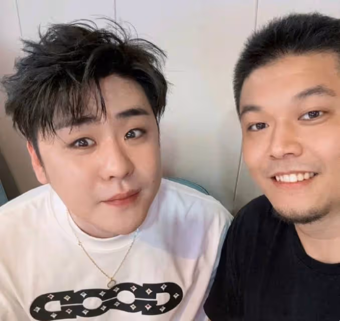 32歲相聲演員張雲雷近照曝光,面相圓潤身形臃腫,撞臉師弟岳雲鵬