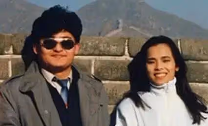 61歲韋唯現狀:住紐約豪宅,長得像30多歲,家暴老公去世,三混血兒子都很優秀