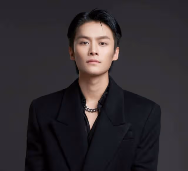 小楊哥不敢回應沫沫去向,哭求別網暴,辛巴怒懟無賴只會裝可憐