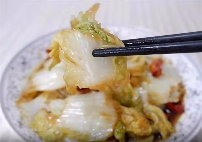娃娃菜別只蒸著吃了,試試這樣做,酸辣爽口,好吃的家常下飯菜