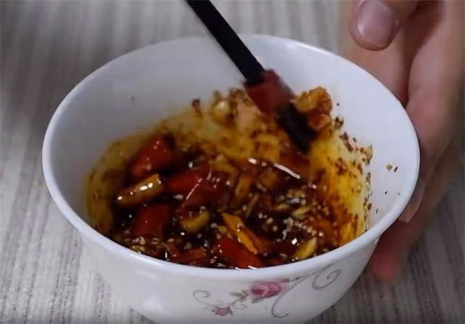 西蘭花不要光炒著吃了,試試這樣做,酸辣嫩爽,秋天吃正合適