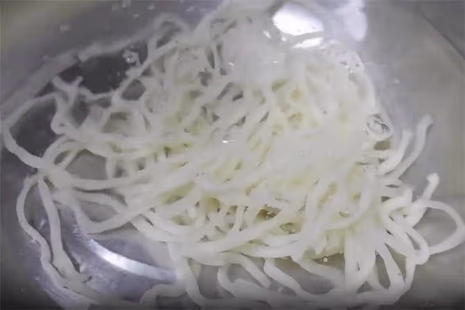 涼拌面要好吃還得看拌料,學會這個拌料,酸辣爽口,吃一口就上癮