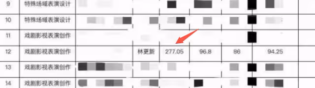 36歲林更新上戲報到被偶遇,拉推車領新書,110cm大長腿超搶鏡