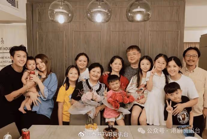 34歲TVB男星葉泓聲宣布老婆陀第三胎！女星愛妻再婚後兩年抱兩極速「造人」