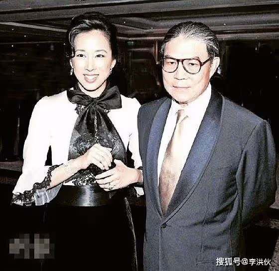 霍啟山媽媽朱玲玲66歲生日,風華依舊似少婦,好友葉倩文到場祝賀