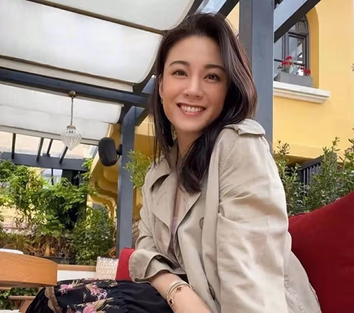 香港知名女星新戀情曝光,情史豐富專攻富商,兩年相親十多位異性