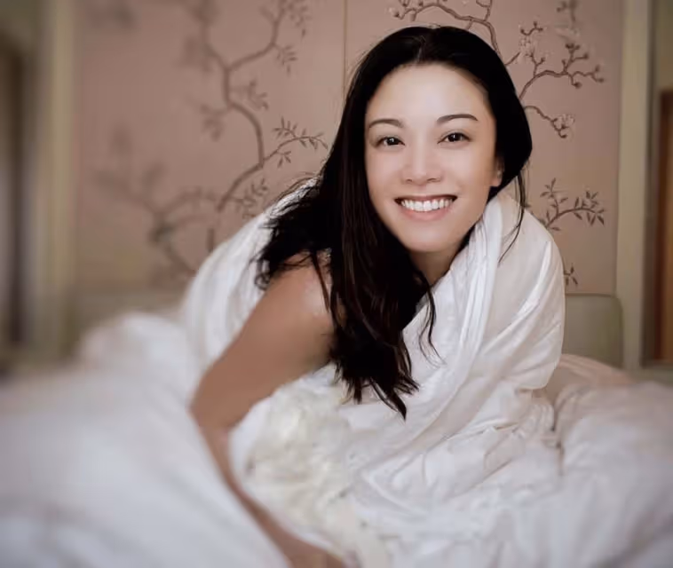 香港知名女星新戀情曝光,情史豐富專攻富商,兩年相親十多位異性