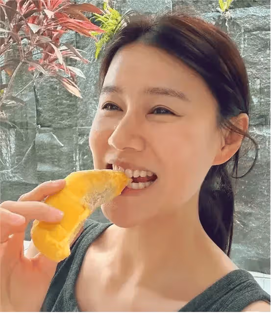 TVB花旦黃翠如內地被偶遇,網友驚嘆孕味很濃,被猜測回老家養胎