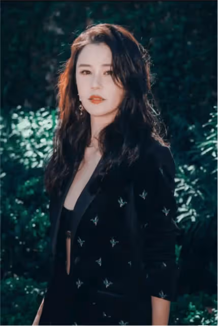 TVB知名花旦內地被偶遇,網友驚嘆孕味很濃,被猜測回老家養胎