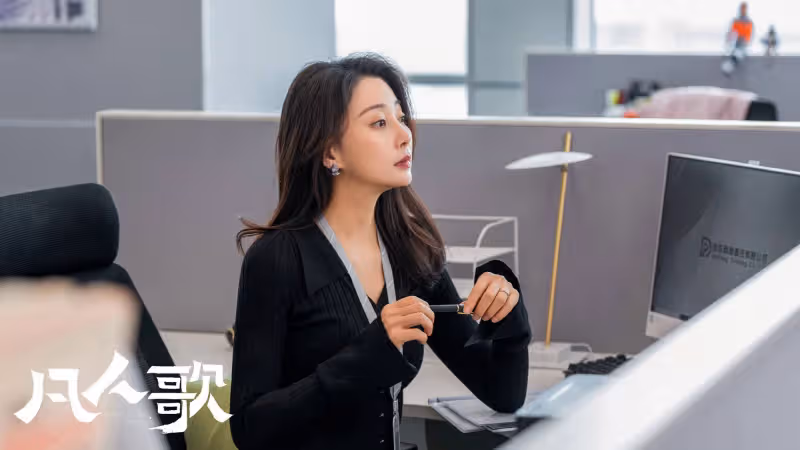 《凡人歌》開始全線崩塌,販賣職場焦慮之後,只剩胡編亂造收場