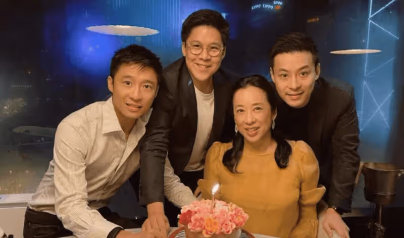 霍啟剛三兄弟陪母親過生日,朱玲玲身穿薄紗裙,看上去比兒媳還美