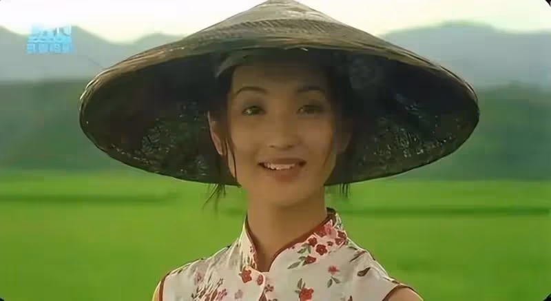 44歲陳好現身首都,穿搭隨性顯邋遢,網友驚呼:萬人迷怎變這樣