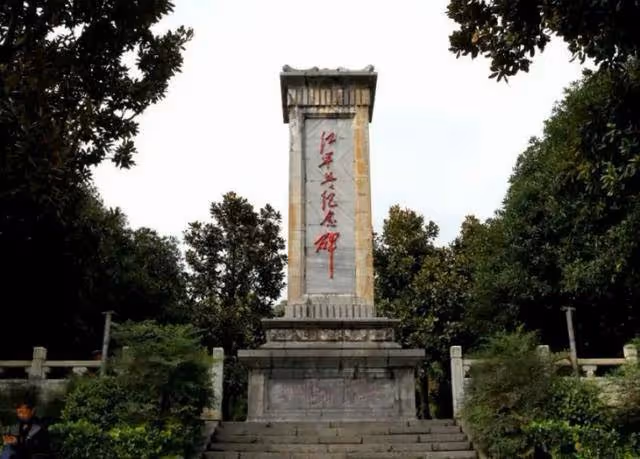 大媽在烈士陵園裡跳廣場舞后續:管理所回應趕不走,評論區熱議