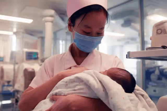 2020年重慶姐弟墜亡,生父曾與女友密謀9個月,聊天記錄引出真相