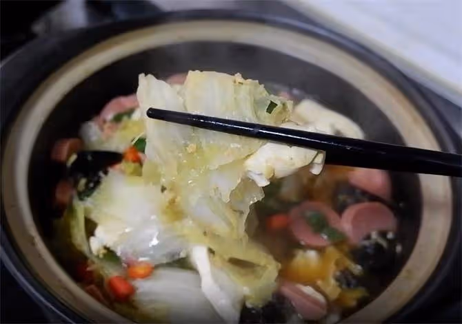 簡單好吃的白菜豆腐煲,不放油省步驟,一口砂鍋搞定,吃著也不錯