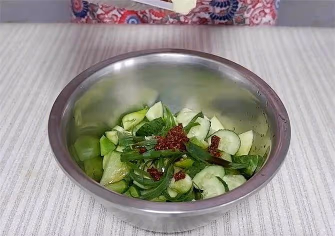 蘿蔔帶皮吃才過癮,學會這道涼拌蘿蔔,清脆爽口,開胃解膩