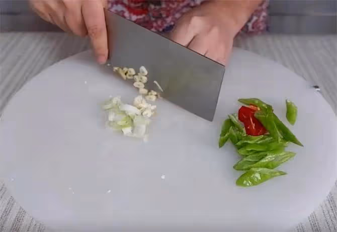 半塊豆腐兩根茄子,這樣做出來真不錯,茄子軟爛豆腐入味,收藏了
