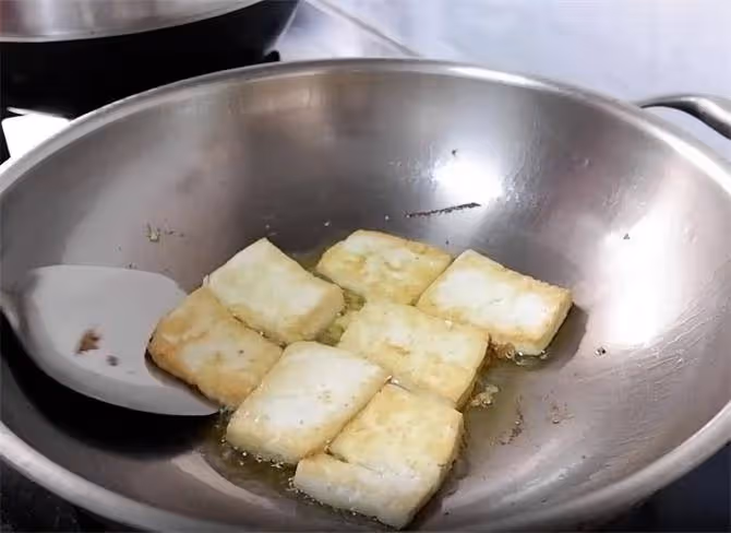 半塊豆腐兩根茄子,這樣做出來真不錯,茄子軟爛豆腐入味,收藏了