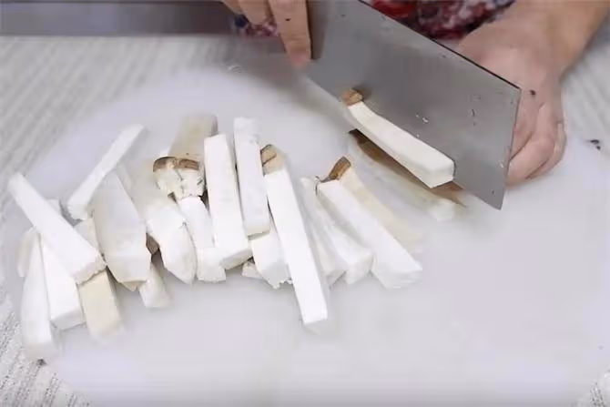 杏鮑菇這樣做,咸香微辣,外酥里嫩,比炒著吃過癮,先收藏起來