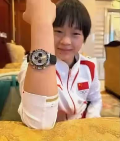 全紅嬋戴勞力士登熱搜第一?給媽媽買蘋果給爸爸買名酒,有毛病嗎