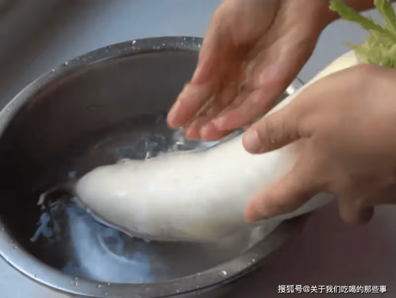 腌蘿蔔怎麼做才好吃?教您詳細做法,簡單易學,酸甜微辣嘎嘣脆