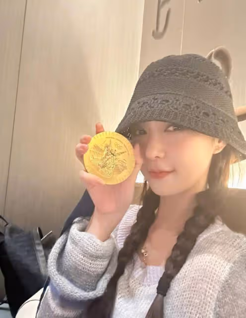 薛凱琪曬與楊昊合照,金牌魅力讓她愛不釋手,網友直呼太羨慕!