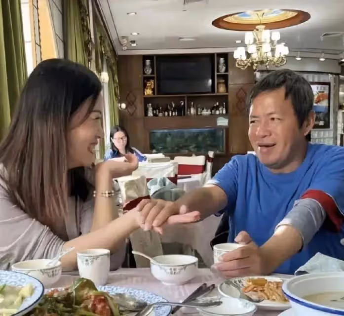 流浪博士孫衛東近照曝光,狀態越來越好,和女子態度親密被傳戀情