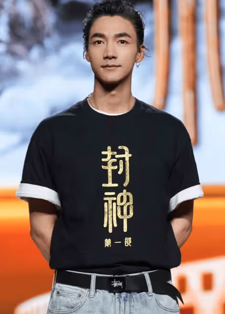 此沙新疆被偶遇，帥得很顯眼，網友：《封神》裡面還沒塌的那1/2