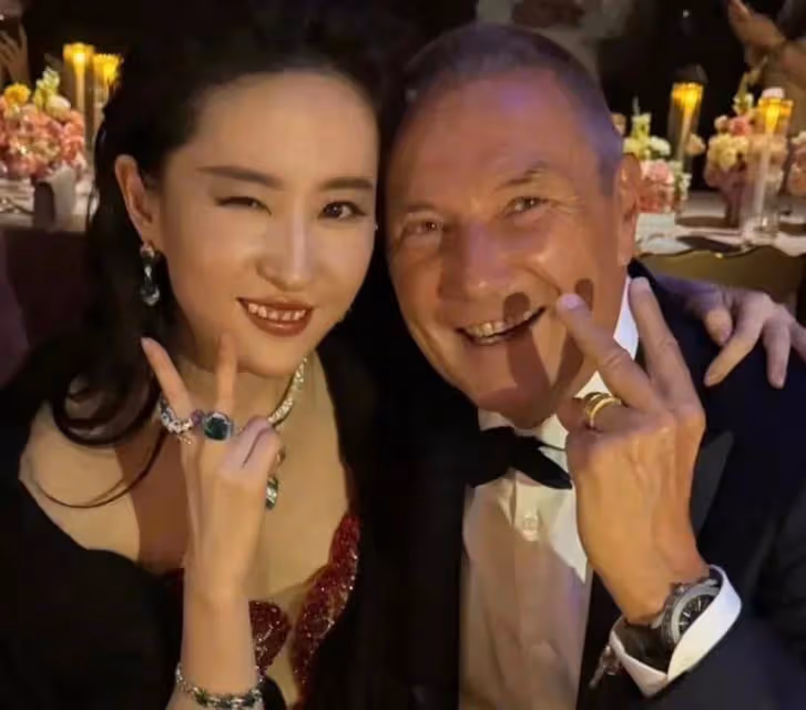 劉亦菲參選金鷹獎惹爭議,美國籍身份明確,被質疑不符合報名規則