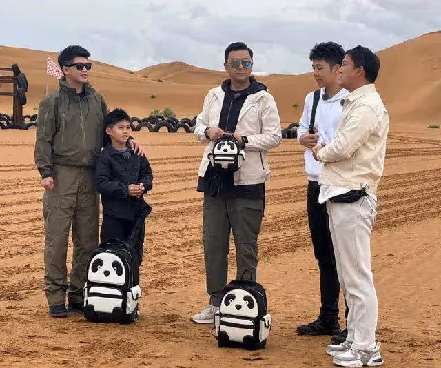 爸爸去哪綜藝回歸,石頭比爸爸郭濤還高,男子漢氣場足,森碟很美