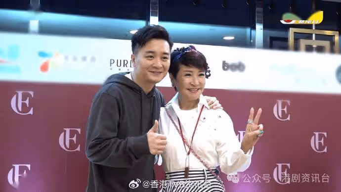 譚輝智生日會狄波拉老公「踩場」表情成焦點!胞妹激罕現身仙氣不遜色過阿嫂