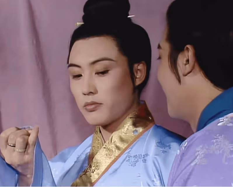 87版《紅樓夢》開機40年,賈璉扮演者高宏亮曬出老照片,太帥了
