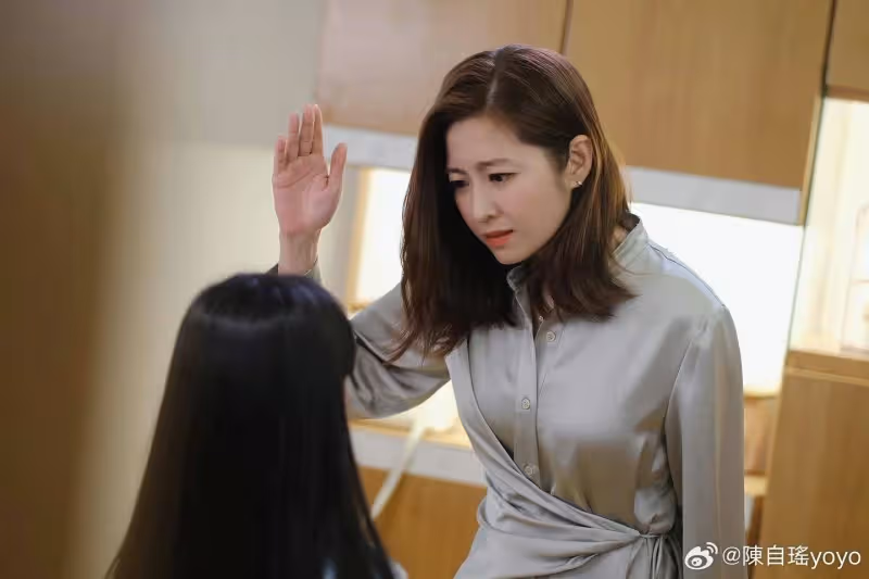 TVB視帝女兒疑近照曝光!長發大眼睛神似媽媽,被喊話原地出道