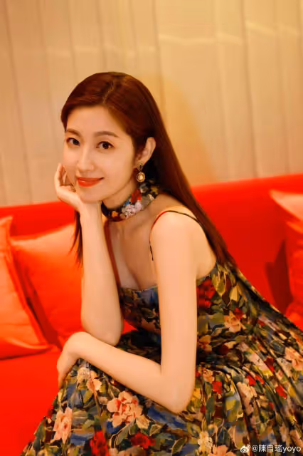 TVB視帝女兒疑近照曝光!長發大眼睛神似媽媽,被喊話原地出道