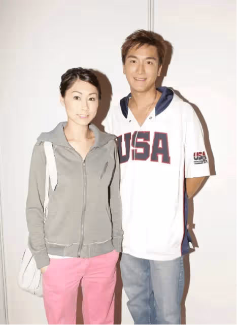 胡定欣單身8年,43歲生日半夜被敲門送玫瑰,曾與視帝相戀兩年