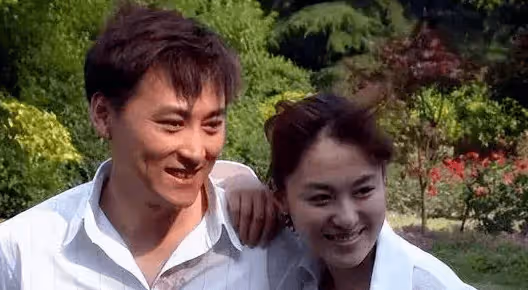 他是國家一級演員,被父母逼婚逼生,40歲娶小嬌妻,41歲老來得子