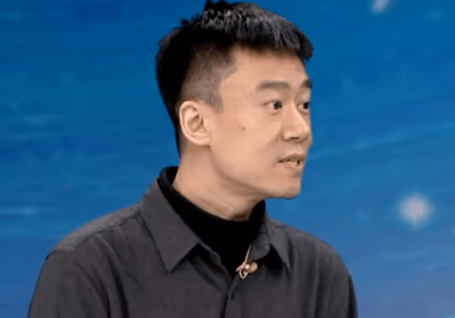 他竟然是李雪健的親兒子,娛樂圈最低調的星二代,靠自己名氣大漲