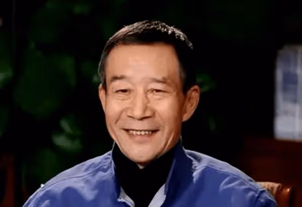 他竟然是李雪健的親兒子,娛樂圈最低調的星二代,靠自己名氣大漲