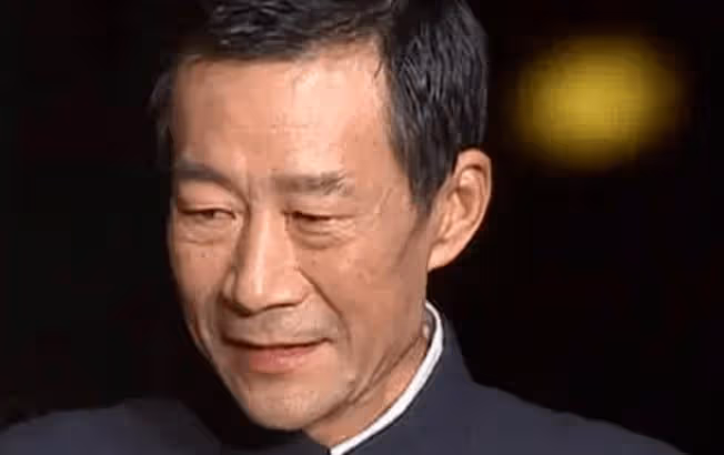 他竟然是李雪健的親兒子,娛樂圈最低調的星二代,靠自己名氣大漲
