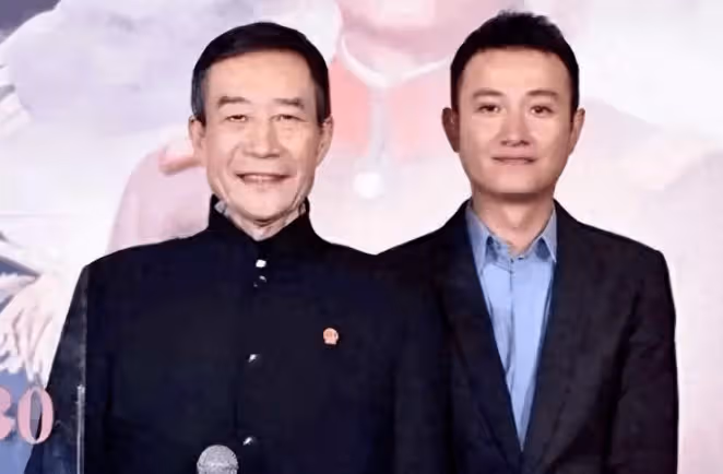 他竟然是李雪健的親兒子,娛樂圈最低調的星二代,靠自己名氣大漲