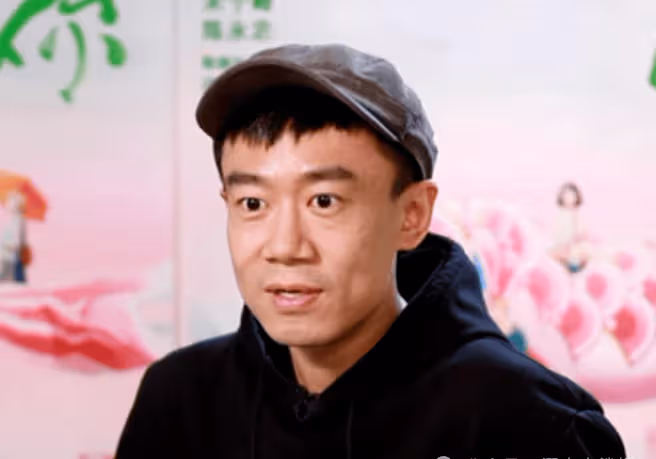 他竟然是李雪健的親兒子,娛樂圈最低調的星二代,靠自己名氣大漲
