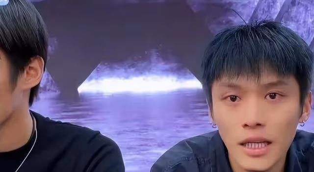 被辛巴爆料,品牌方陸續取消合作,小楊哥淚灑直播間卻仍不忘帶貨