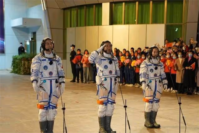 呂中:嫁給了「鎮元大仙」,兒子名導兒媳影后,女兒是她最大驕傲