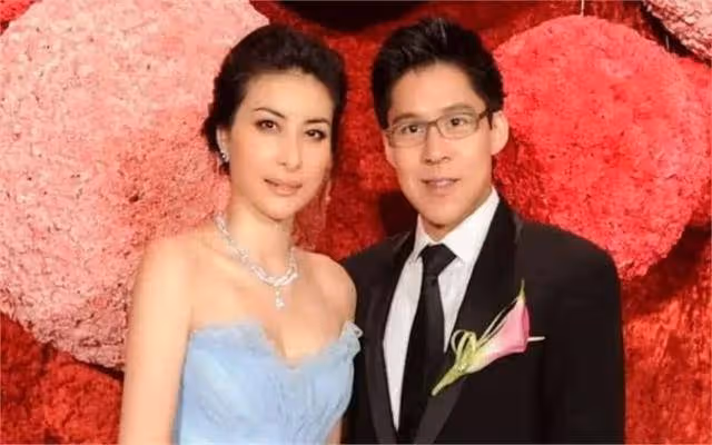 拋棄霍震霆,二婚當日丈夫給她幾十億,富豪收割機朱玲玲現形記