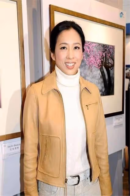 拋棄霍震霆,二婚當日丈夫給她幾十億,富豪收割機朱玲玲現形記