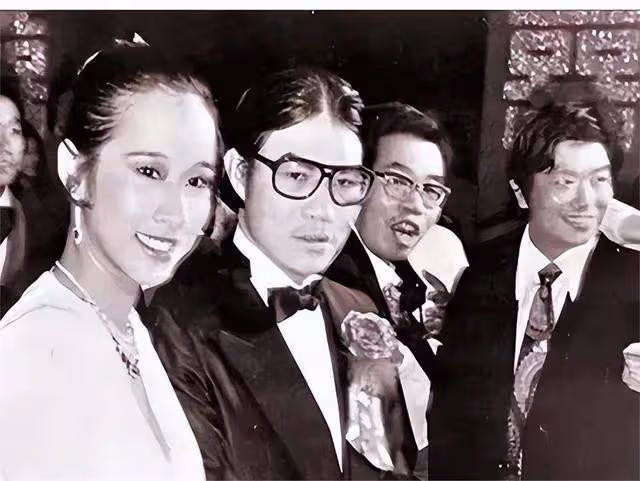 拋棄霍震霆,二婚當日丈夫給她幾十億,富豪收割機朱玲玲現形記