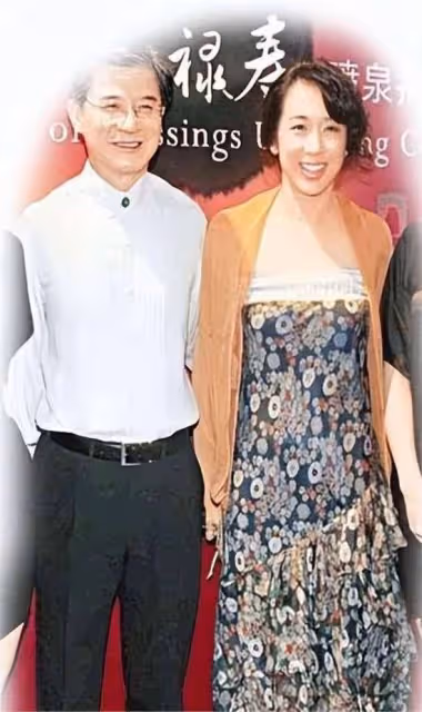拋棄霍震霆,二婚當日丈夫給她幾十億,富豪收割機朱玲玲現形記