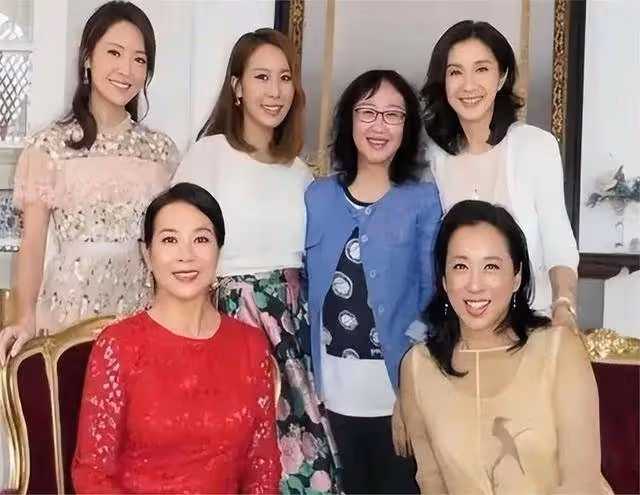 拋棄霍震霆,二婚當日丈夫給她幾十億,富豪收割機朱玲玲現形記