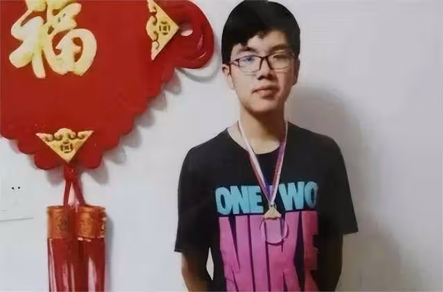 高一讓北大承諾降200分錄取，高二直接保送，這個少年有什麼能力